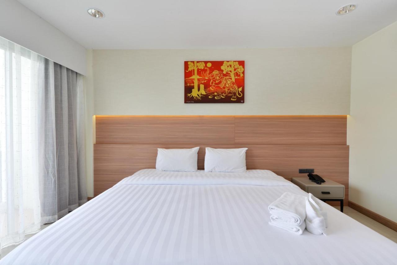 Deluxe Double or Twin Room Pool View